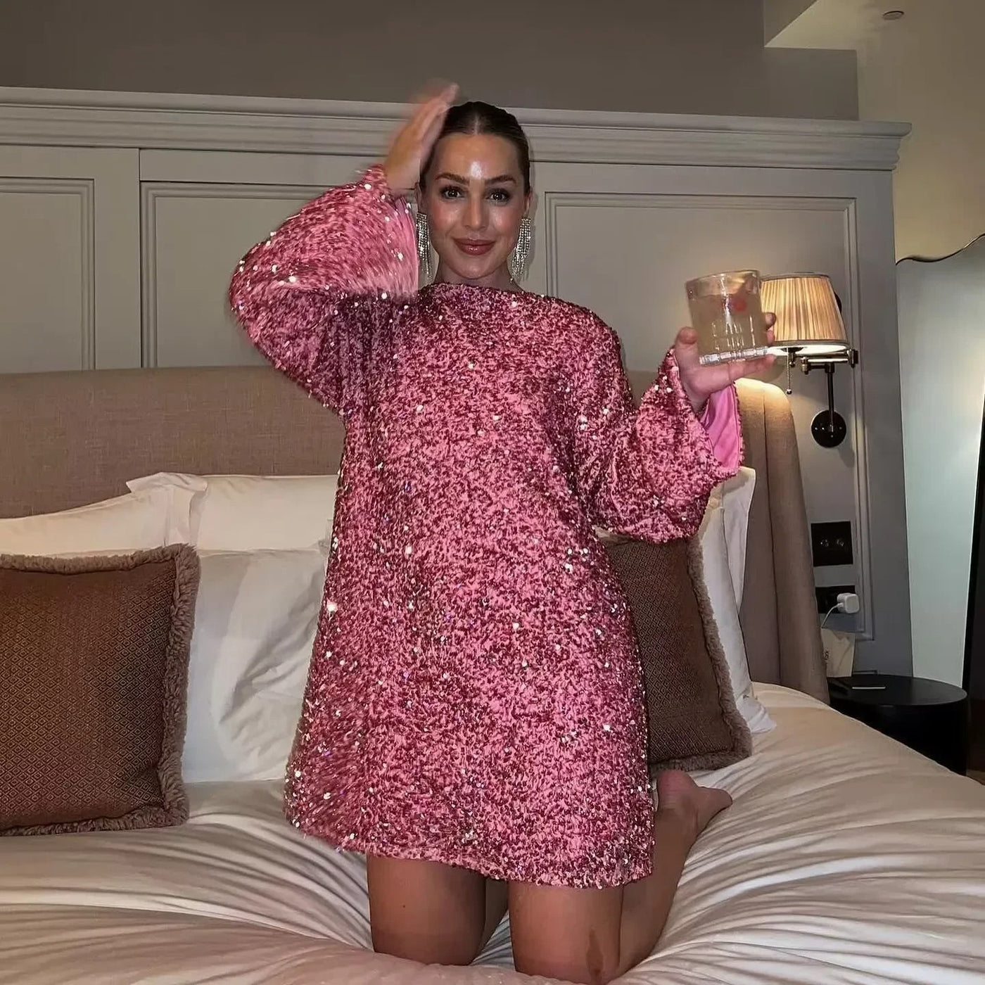 Lotte™ - Stilvolles Glitzerkleid mit Schleife