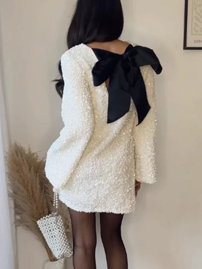Lotte™ - Stilvolles Glitzerkleid mit Schleife