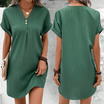 Attraktives kurzes Sommerkleid mit V-Ausschnitt