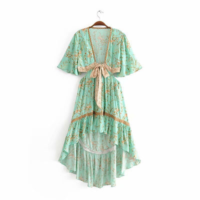 Attraktives Boho-Stil High-Low-Kleid mit Blumenmuster