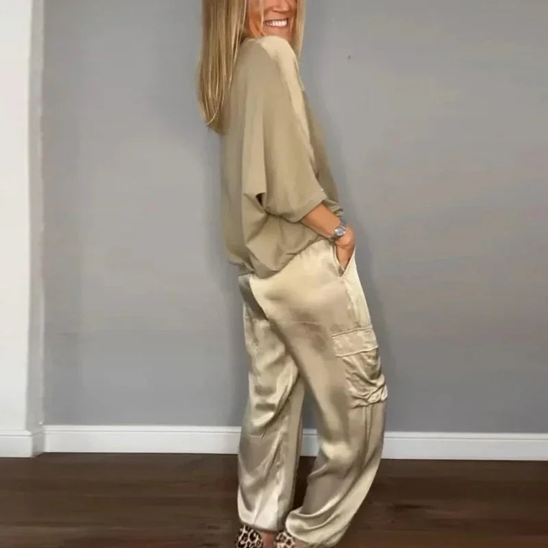 Set mit halbärmeligem Oberteil und Hose aus glattem Satin