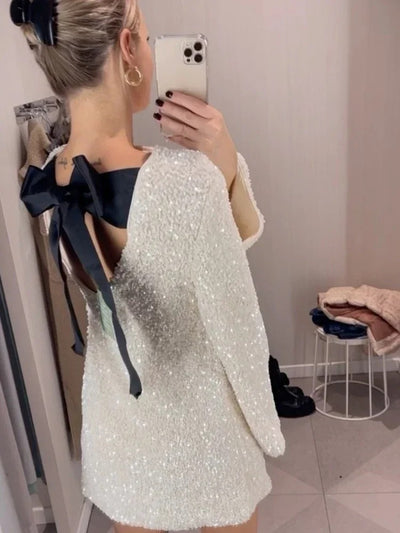Lotte™ - Stilvolles Glitzerkleid mit Schleife