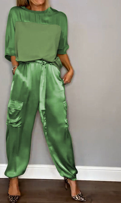 Set mit halbärmeligem Oberteil und Hose aus glattem Satin