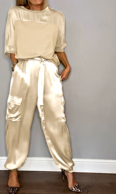 Set mit halbärmeligem Oberteil und Hose aus glattem Satin