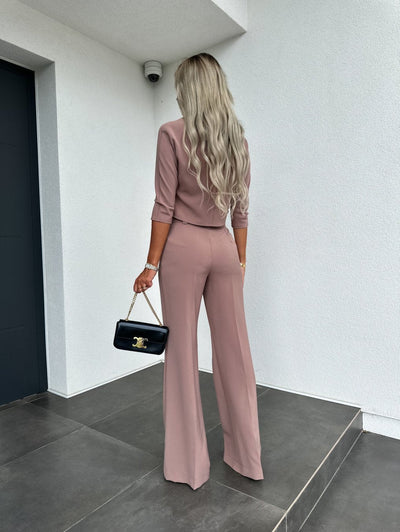 Attraktives, bequemes, elegantes zweiteiliges Set