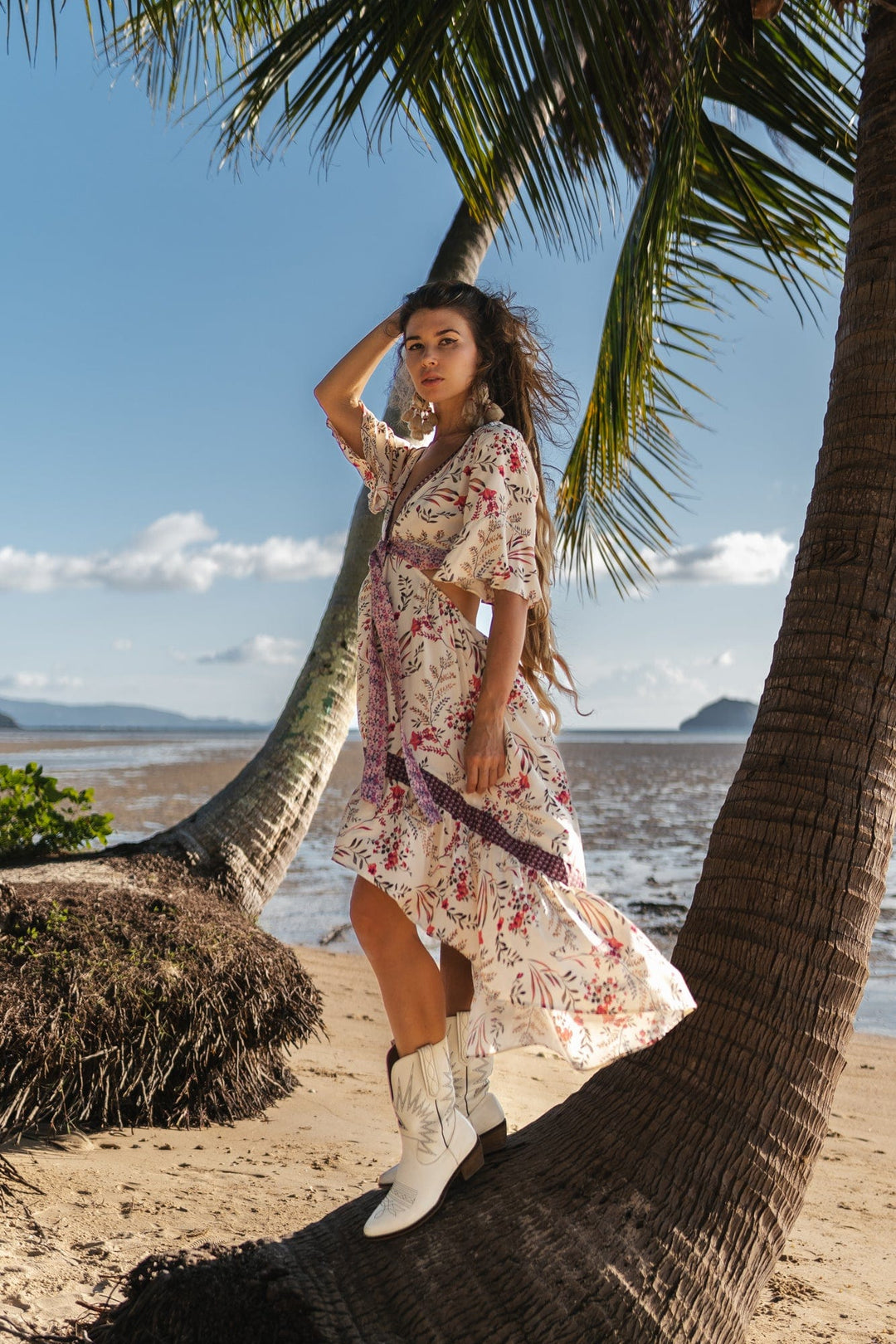 Attraktives Boho-Stil High-Low-Kleid mit Blumenmuster