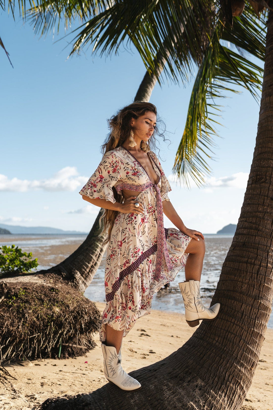 Attraktives Boho-Stil High-Low-Kleid mit Blumenmuster