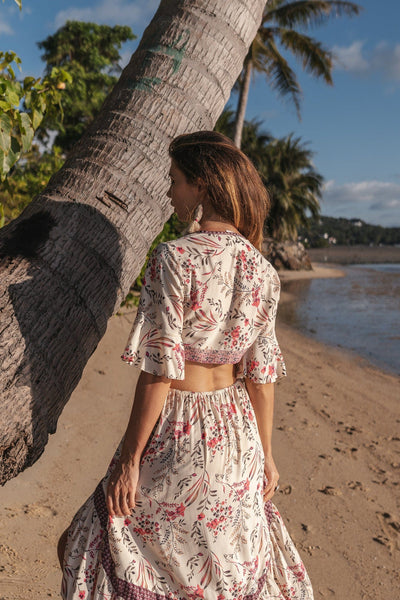 Attraktives Boho-Stil High-Low-Kleid mit Blumenmuster